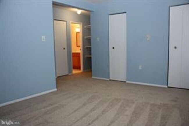 Building Photo - 3 BEDROOM CONDO WITH BALCONY, ALL UTILITIES INCLUDED