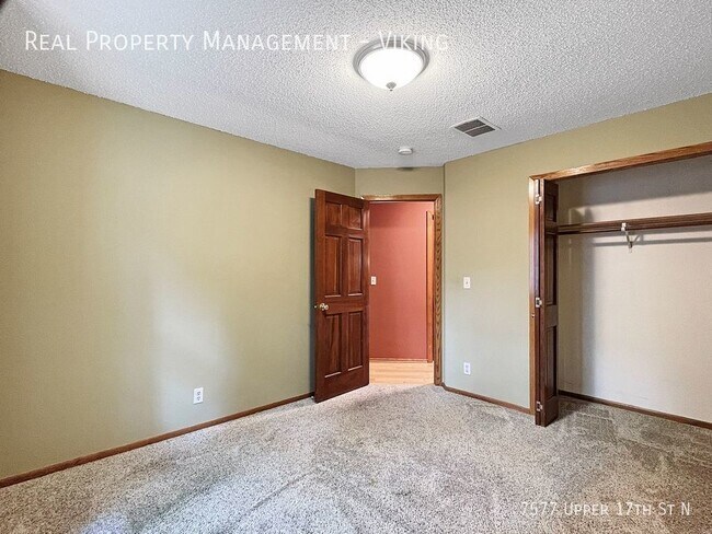 Building Photo - 2 Bedroom 2 Bathroom Home with Fenced In Y...