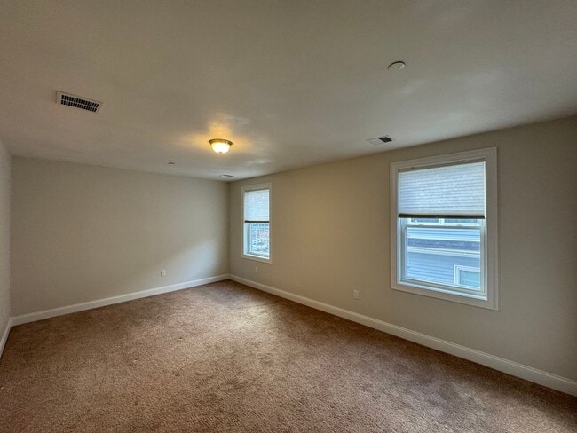 Building Photo - Modern Townhouse for Rent in Haverhill, MA...