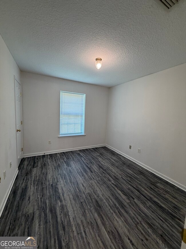 Building Photo - 401 Lawnwood Ct