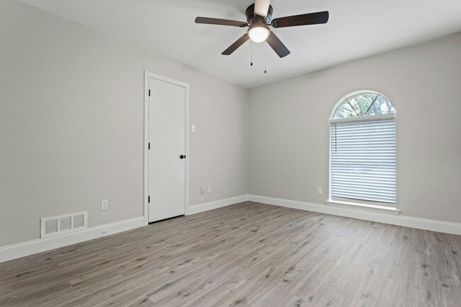Building Photo - 1206 Mayapple Dr