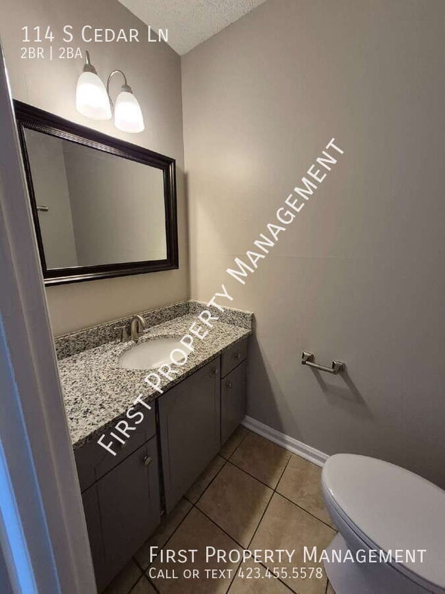 Building Photo - 114 S Cedar Ln