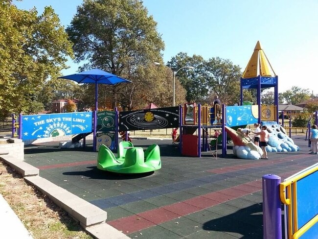 Building Photo - 5836 Sunshine Dr