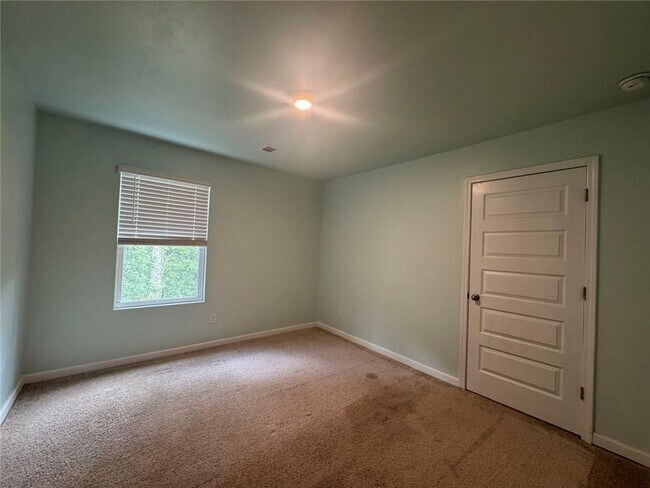 Building Photo - 146 Silver Birch Pass