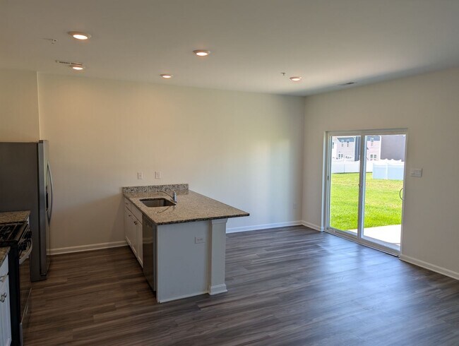 Building Photo - 450 Locust Run Dr