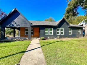Building Photo - 2825 Meadowbrook Dr