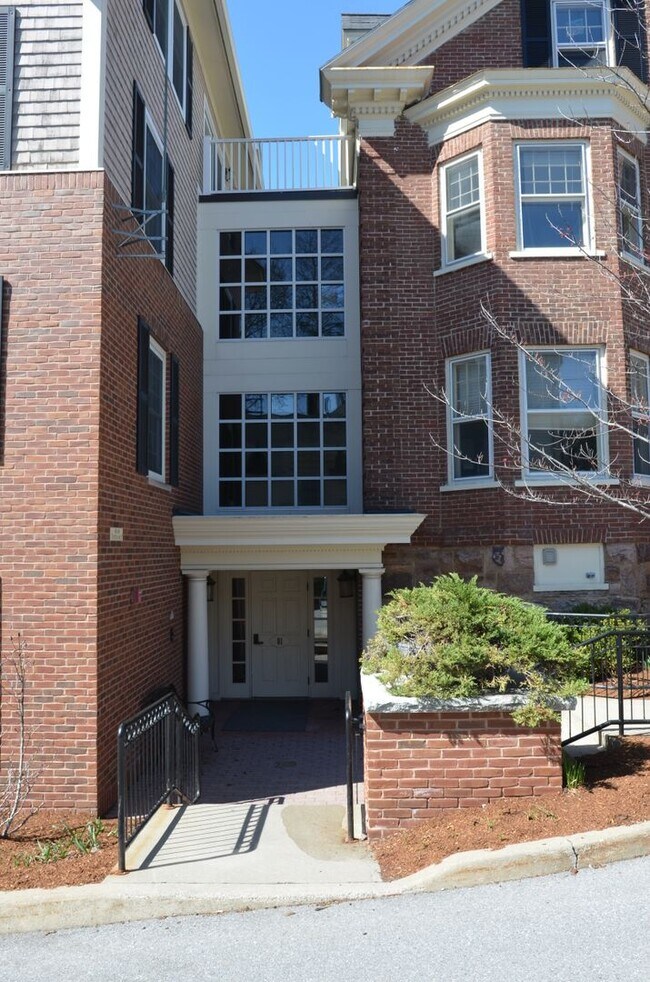 Building Photo - 81 S Williams St