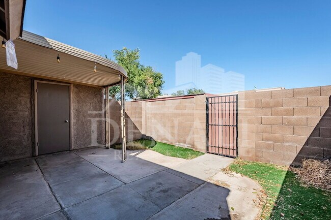 Building Photo - 600 S Dobson Rd