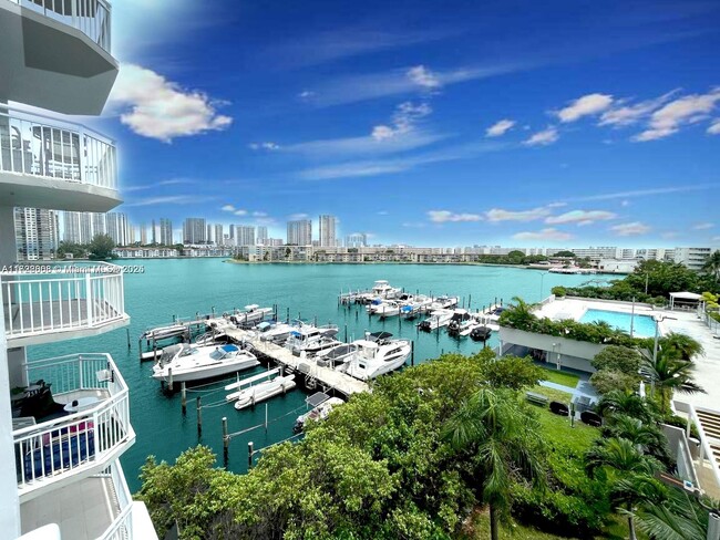 Building Photo - 18081 Biscayne Blvd