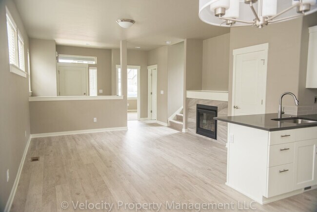 Building Photo - Half off First Months Rent!!Beautiful Home in SW Redmond!