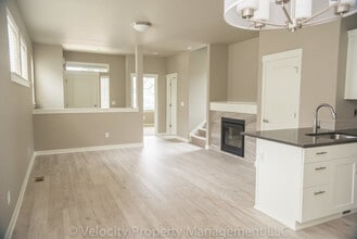 Building Photo - Beautiful Home in SW Redmond!