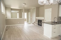 Building Photo - Beautiful Home in SW Redmond!