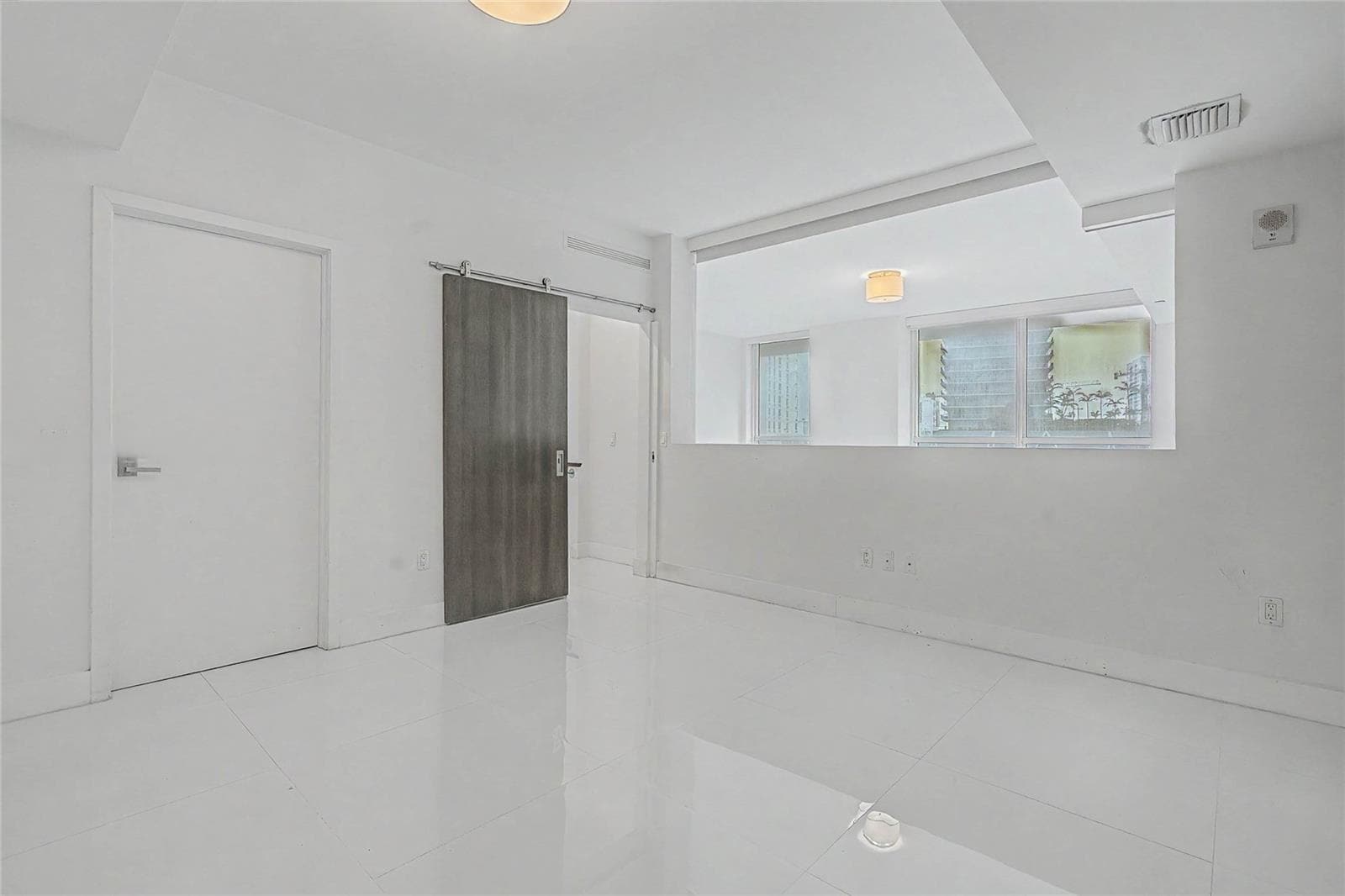 Building Photo - 1080 Brickell Ave