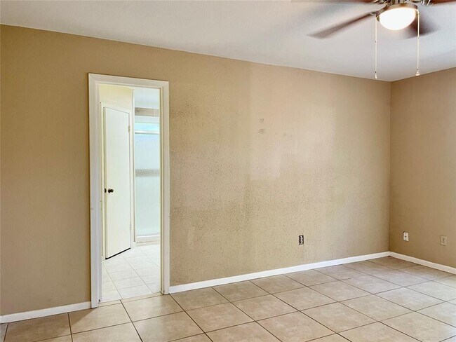 Building Photo - 22615 Indian Knoll Dr