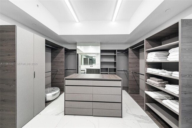Building Photo - 5500 Island Estates Dr