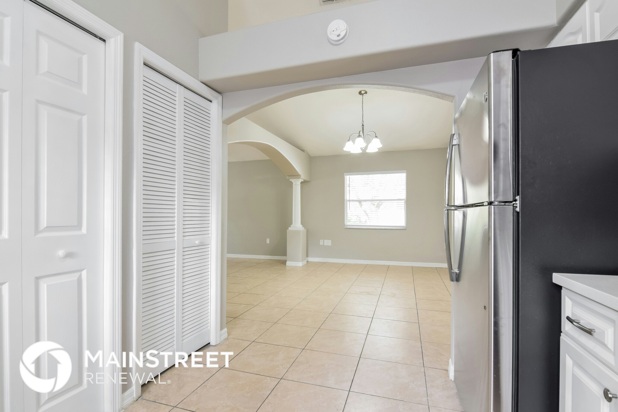 Building Photo - 9503 N Hyaleah Rd