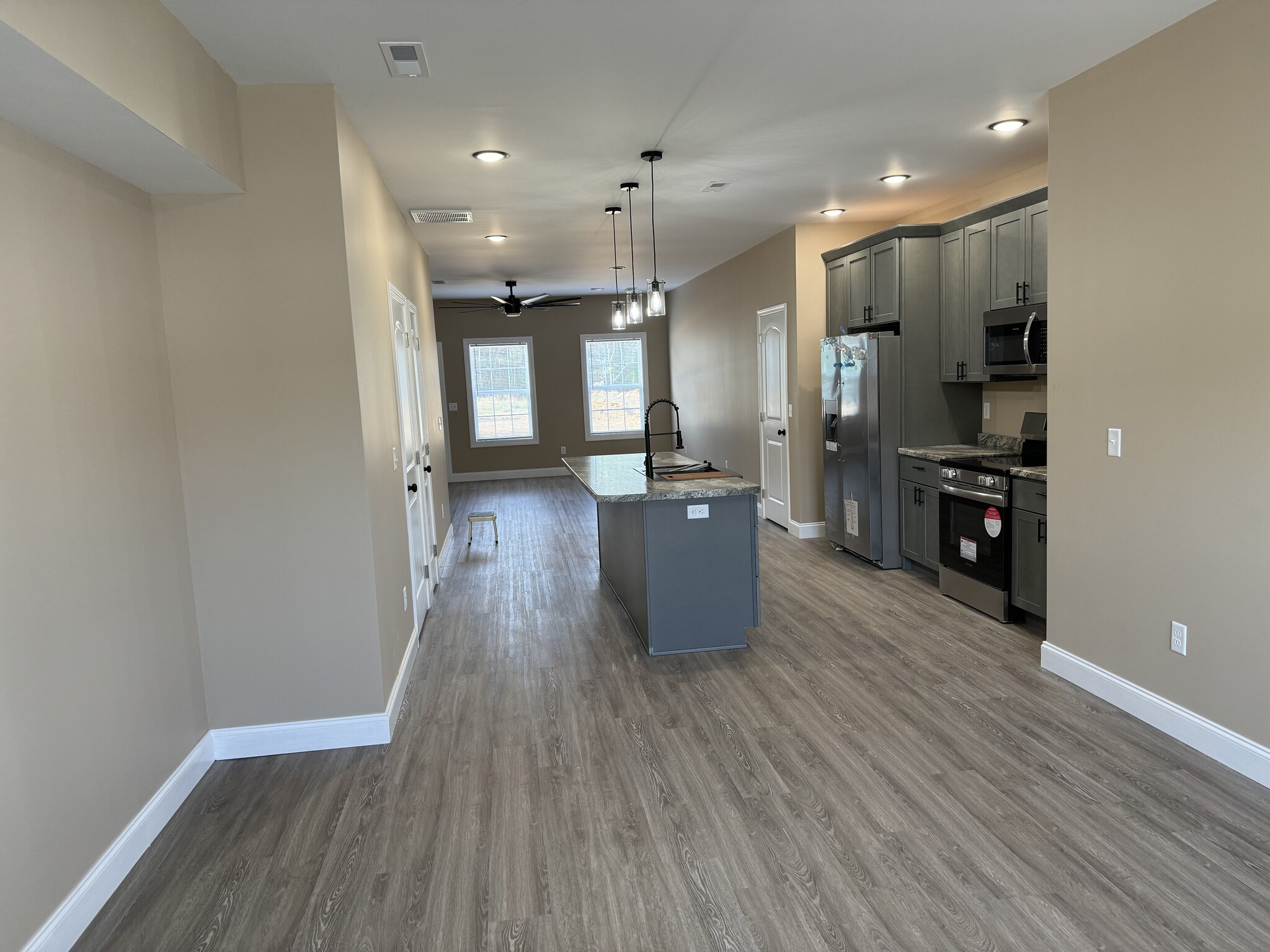 Building Photo - 3012 Sunset Dr
