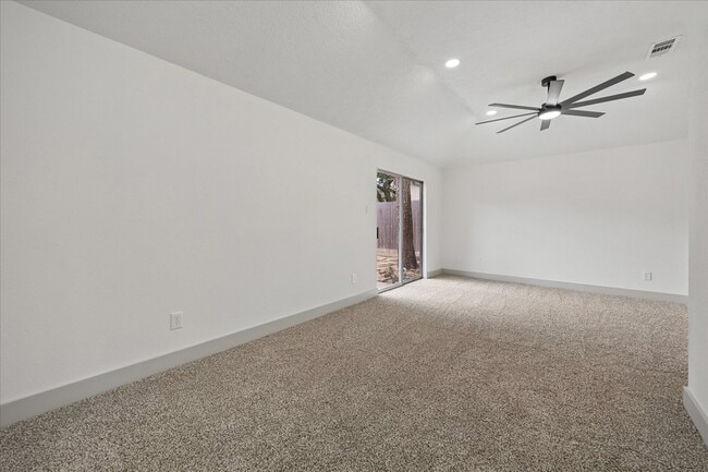 Building Photo - 9214 Grandview Park Dr