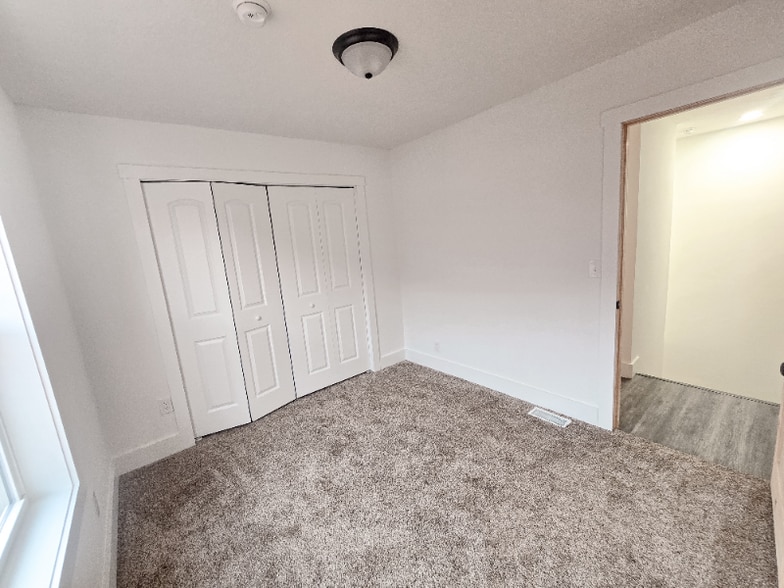 Building Photo - 120 Ivy Trce