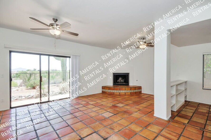 Building Photo - 1150 W Masters Cir