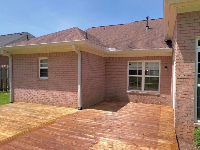 Building Photo - 304 Farmington Dr