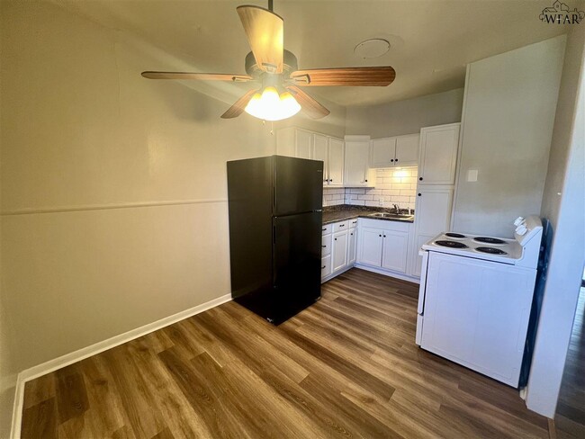 Primary Photo - 3201 Southwest Dr