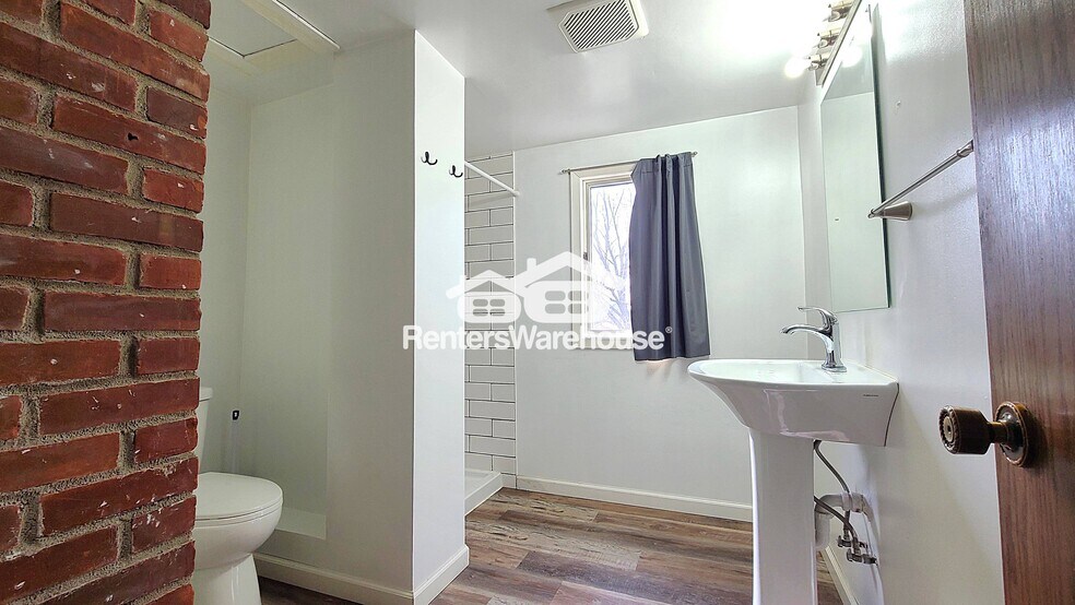 Building Photo - 525 Birch St