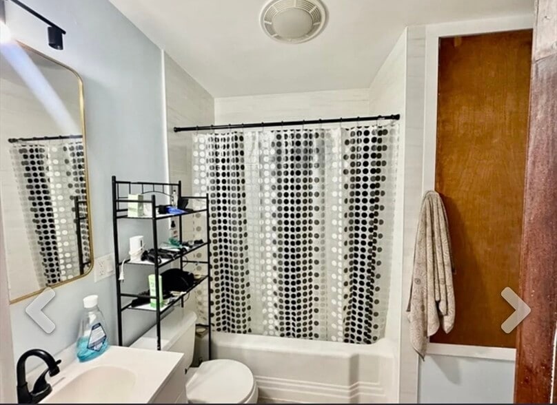 Building Photo - 261 Park St