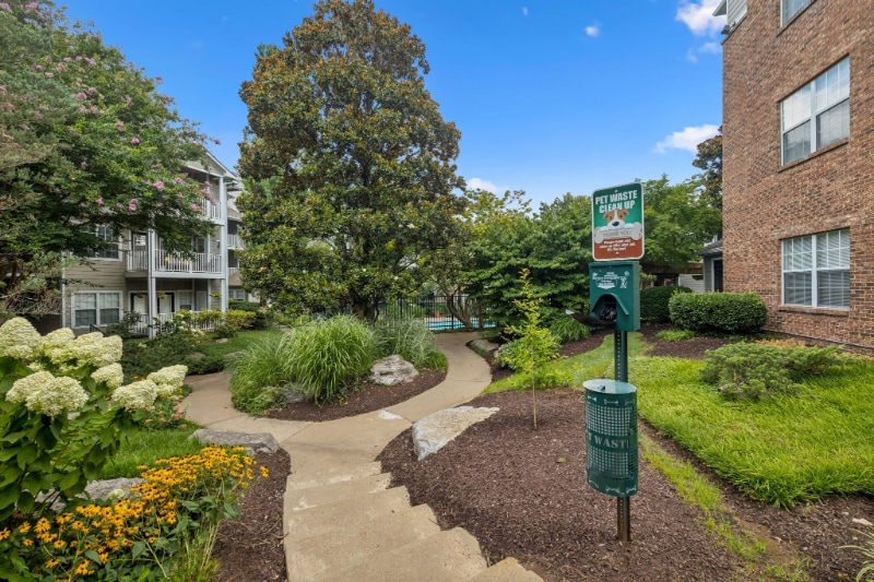 Building Photo - 2025 Woodmont Blvd