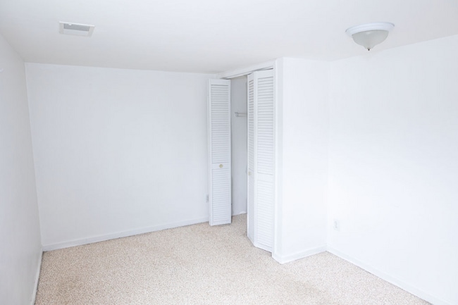 Building Photo - 7634 Thomas St