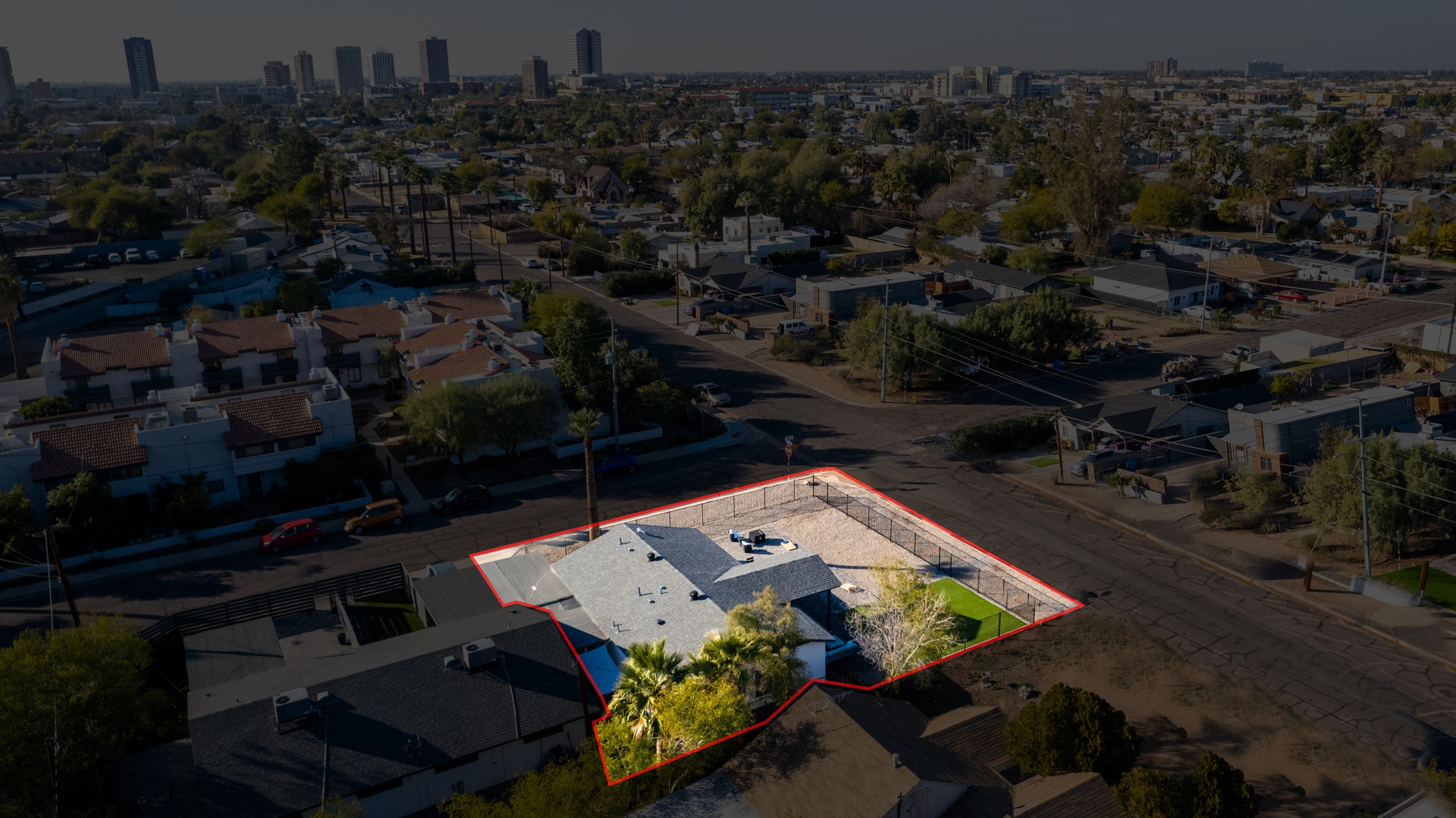 Building Photo - 1101 E Whitton Ave