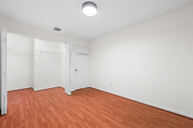 Building Photo - 7923 N Southwood Cir