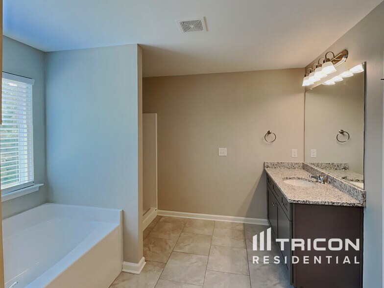 Building Photo - 55 Moss Way