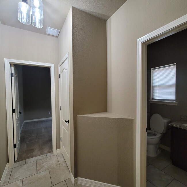 Building Photo - 14513 Meadow Lawn