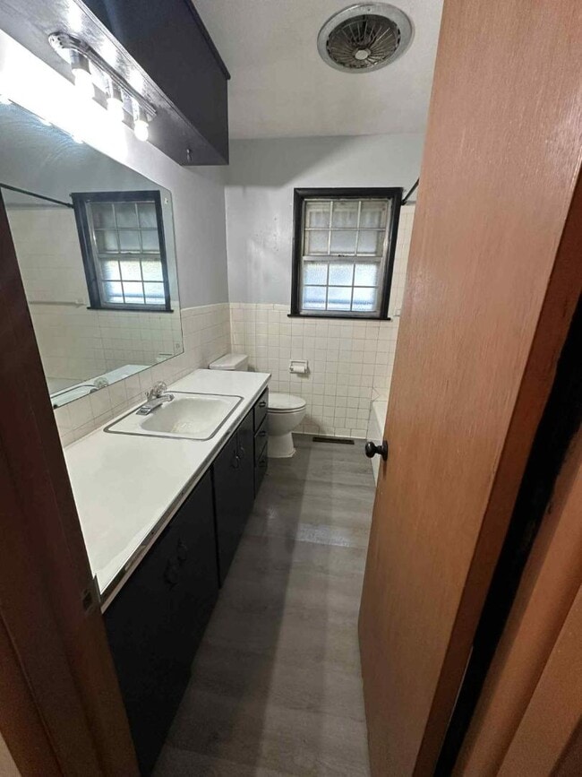 Building Photo - 16 Highland Dr