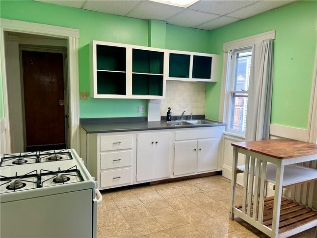 Building Photo - 237 Richard St