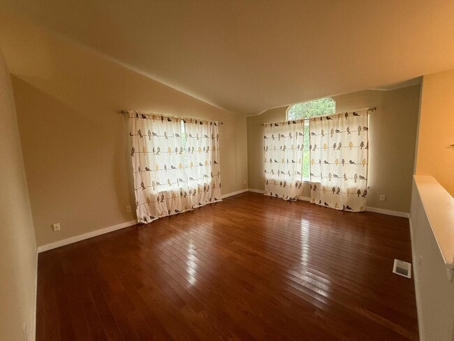 Building Photo - Beautiful Split-Entry 4 Bed 3 Bath Home Fully Fenced Yard