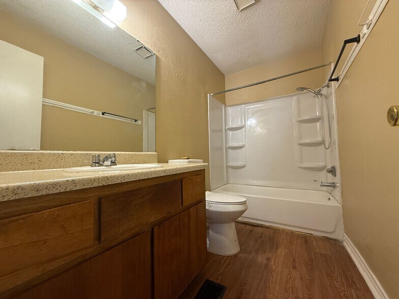 Building Photo - 4808 Rainbow Cir