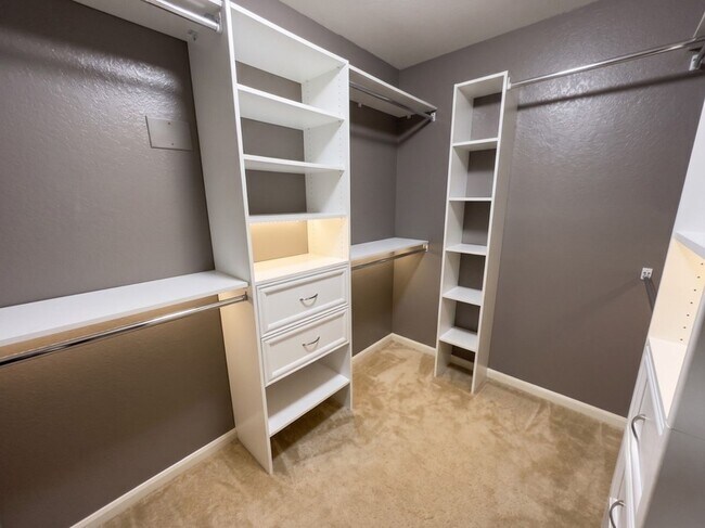 Building Photo - 8102 Sanders Glen Ln