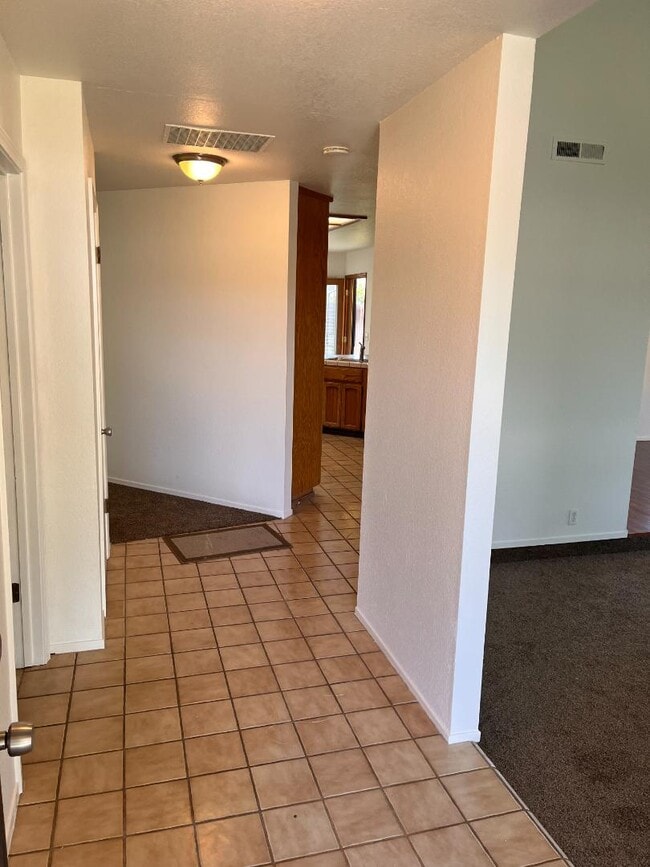 Building Photo - 1010 Nez Perce Dr