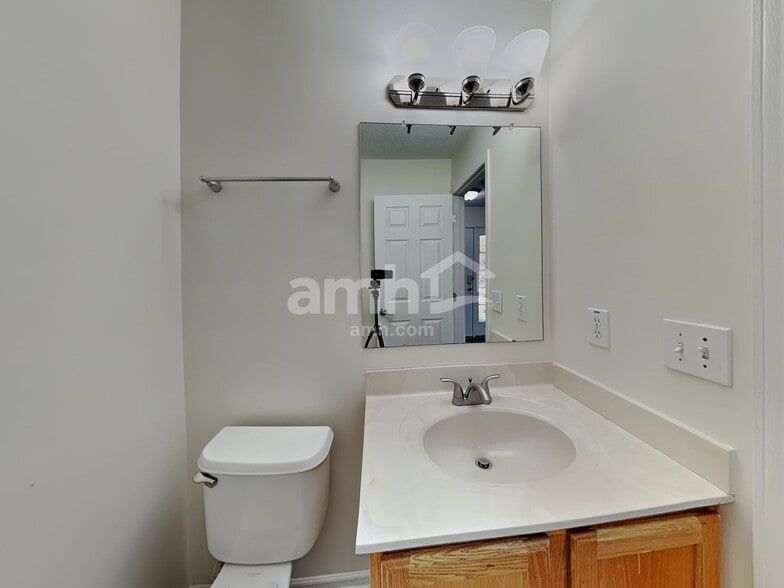 Building Photo - 821 Monarda Pl
