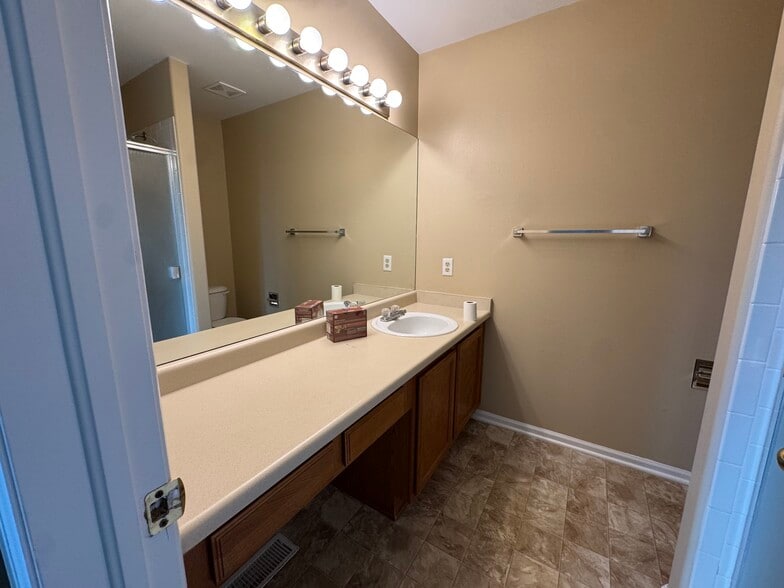 Building Photo - 4243 Gunbarrel Dr