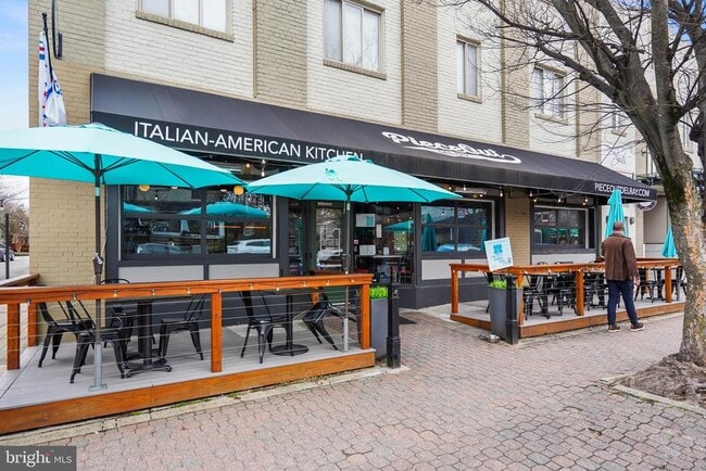 Building Photo - 19 Clifford Ave