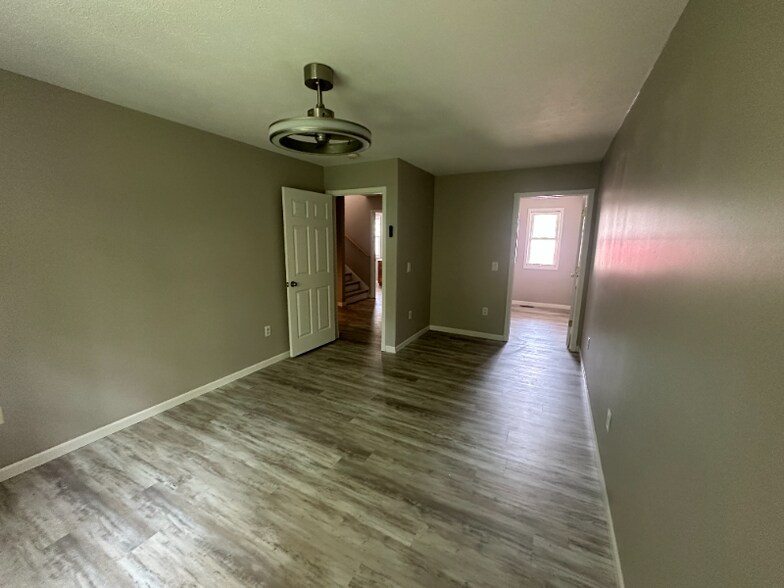 Building Photo - 4033 Sherwood Forest Dr