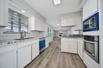 Building Photo - 13426 Balcrest Dr