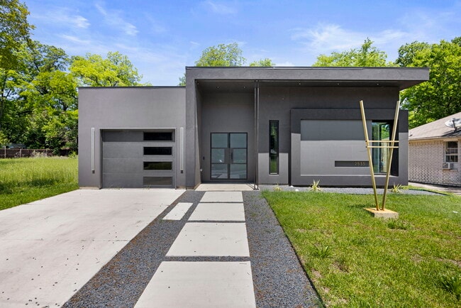 Building Photo - 2535 Exline St
