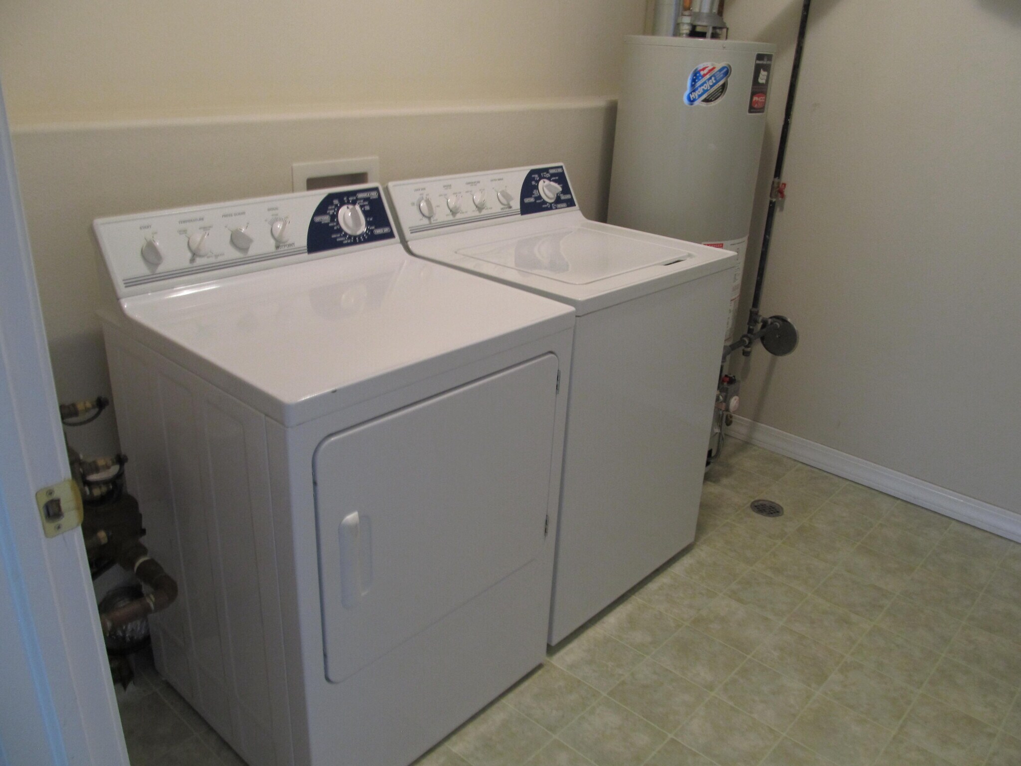 Building Photo - 4006 Cheyenne St #A