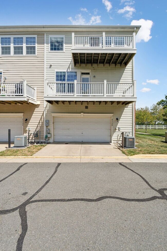 Building Photo - This beautifully maintained end-unit brick...
