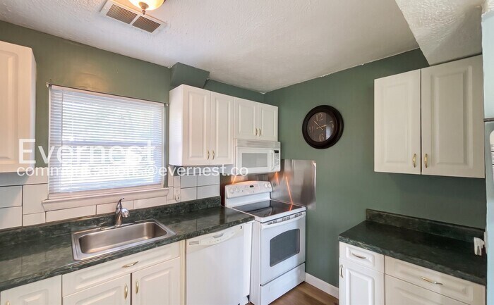 Building Photo - 3966 N Quail Ln