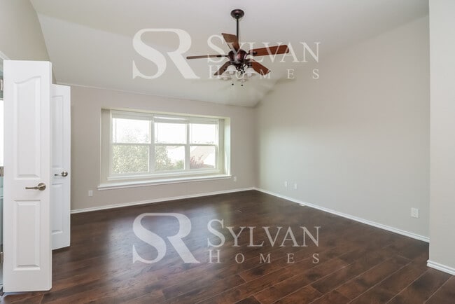 Building Photo - Welcome home to this stunning 3 bedroom, 2.5 bathroom home